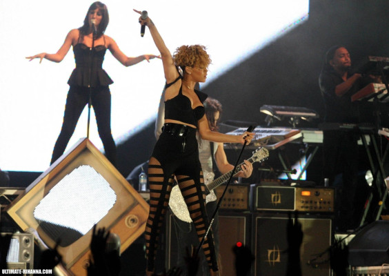 photo 22 in Rihanna gallery [id231544] 2010-01-11 00:00:00