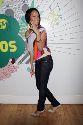 photo 21 in Rihanna gallery [id445704] 2011-12-14 00:00:00