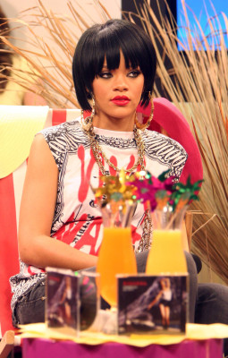 photo 25 in Rihanna gallery [id445700] 2011-12-14 00:00:00