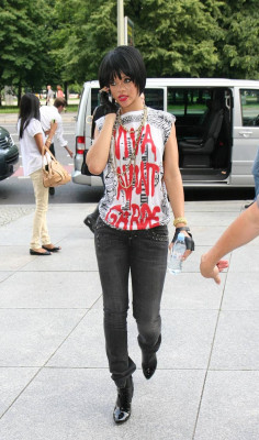 photo 6 in Rihanna gallery [id446290] 2011-12-16 00:00:00
