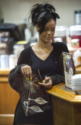 photo 7 in Rihanna gallery [id588209] 2012-12-07 00:00:00