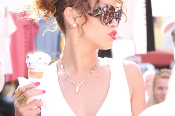 photo 26 in Rihanna gallery [id580266] 2012-11-12 00:00:00