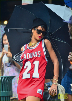photo 3 in Rihanna gallery [id662546] 2013-09-09 00:00:00