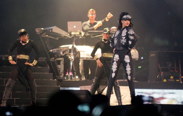photo 11 in Rihanna gallery [id674576] 2013-10-29 00:00:00
