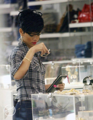 photo 12 in Rihanna gallery [id162738] 2009-06-03 00:00:00