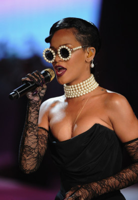 photo 3 in Rihanna gallery [id580258] 2012-11-12 00:00:00