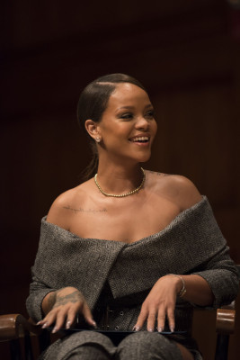 photo 5 in Rihanna gallery [id944695] 2017-03-04 00:00:00