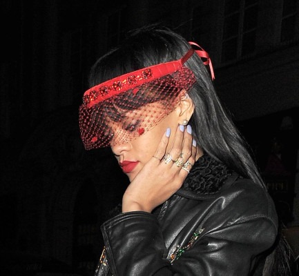 photo 25 in Rihanna gallery [id720416] 2014-04-16 00:00:00