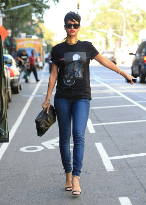 photo 21 in Rihanna gallery [id662800] 2013-09-10 00:00:00