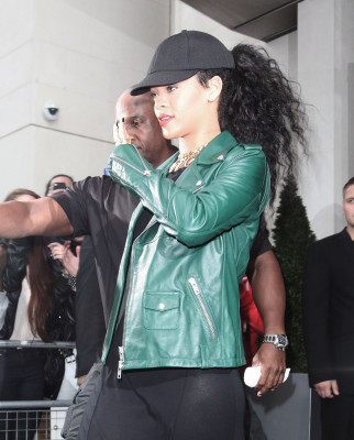 photo 11 in Rihanna gallery [id554332] 2012-09-02 00:00:00