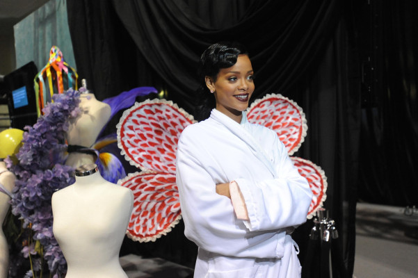 photo 10 in Rihanna gallery [id580592] 2012-11-12 00:00:00