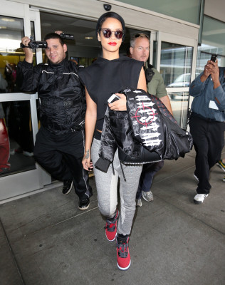 photo 19 in Rihanna gallery [id567602] 2012-10-07 00:00:00