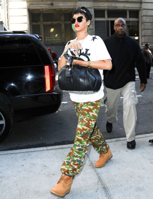 photo 16 in Rihanna gallery [id568396] 2012-10-08 00:00:00