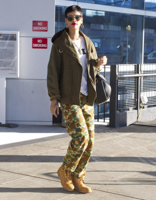 photo 17 in Rihanna gallery [id568395] 2012-10-08 00:00:00