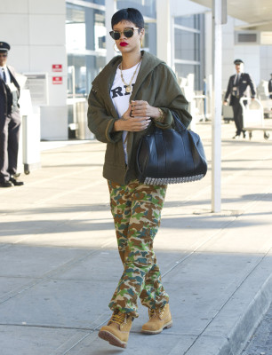 photo 12 in Rihanna gallery [id568633] 2012-10-08 00:00:00