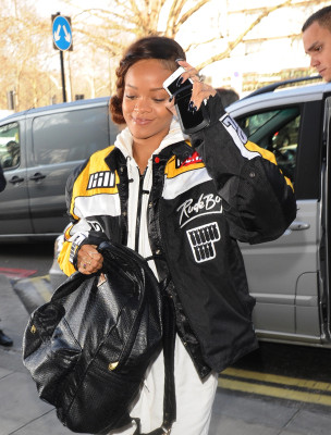 photo 15 in Rihanna gallery [id612338] 2013-03-11 00:00:00