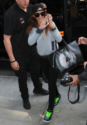 photo 22 in Rihanna gallery [id632369] 2013-05-09 00:00:00