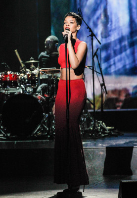 photo 23 in Rihanna gallery [id592423] 2012-12-24 00:00:00