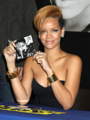 photo 10 in Rihanna gallery [id425499] 2011-10-04 00:00:00