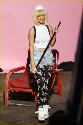 photo 24 in Rihanna gallery [id582145] 2012-11-18 00:00:00