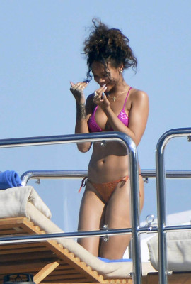 photo 25 in Rihanna gallery [id915832] 2016-10-10 00:00:00