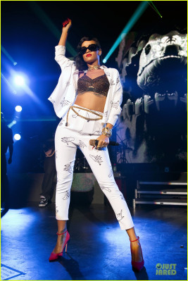 photo 22 in Rihanna gallery [id585344] 2012-11-24 00:00:00