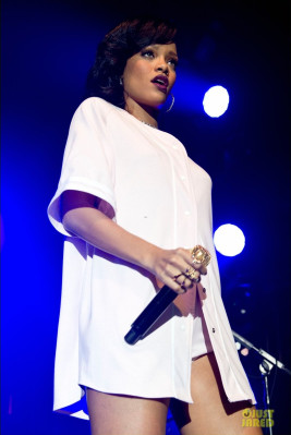 photo 14 in Rihanna gallery [id586679] 2012-11-30 00:00:00