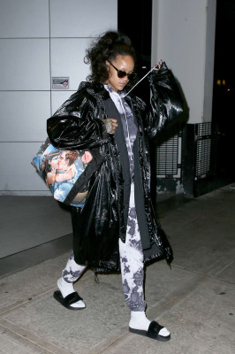 Rihanna Arrives to JFK Airport in NYC