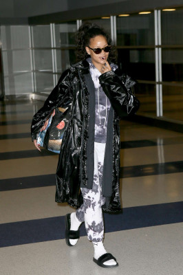 Rihanna Arrives to JFK Airport in NYC