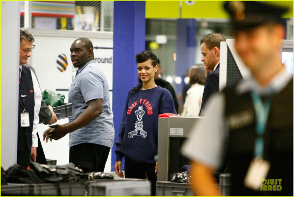 photo 29 in Rihanna gallery [id584829] 2012-11-23 00:00:00