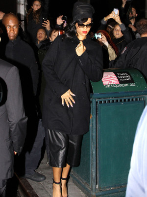 photo 16 in Rihanna gallery [id587385] 2012-12-04 00:00:00