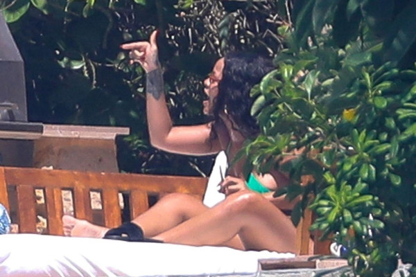 photo 17 in Rihanna gallery [id1084420] 2018-07-13 00:00:00