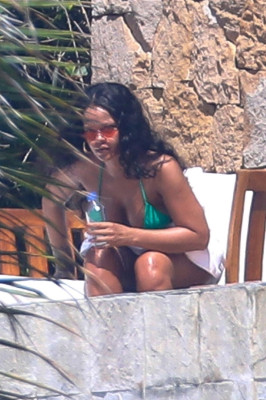 photo 16 in Rihanna gallery [id1084430] 2018-07-13 00:00:00