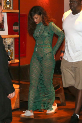 photo 25 in Rihanna gallery [id840293] 2015-10-26 00:00:00