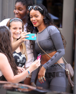 photo 22 in Rihanna gallery [id819265] 2015-07-19 00:00:00