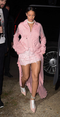 photo 23 in Rihanna gallery [id914285] 2016-10-03 00:00:00