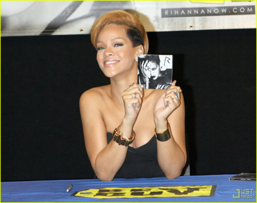 photo 22 in Rihanna gallery [id213453] 2009-11-27 00:00:00