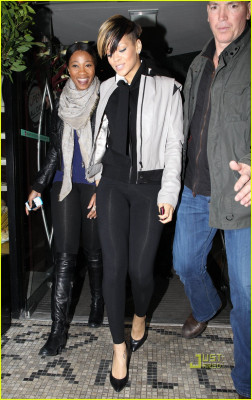 photo 23 in Rihanna gallery [id265556] 2010-05-21 00:00:00