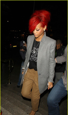 photo 7 in Rihanna gallery [id302120] 2010-10-07 00:00:00