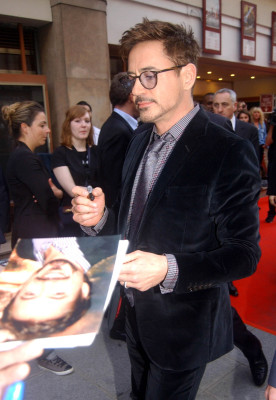 Robert Downey Jr - &#039;Iron Man 3&#039; Premiere in Paris 04/14/2013