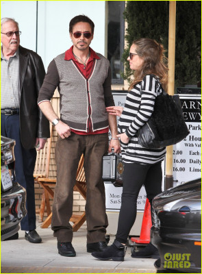 Robert Downey Jr - Leaving Barney&#039;s NY in Beverly Hills 01/15/2012