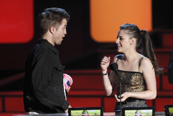 photo 7 in Robert Pattinson gallery [id271331] 2010-06-11 00:00:00