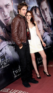 Robert Pattinson pic #194335