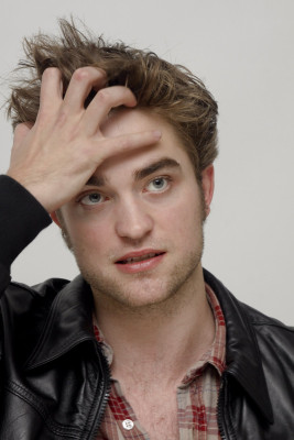 Robert Pattinson pic #307860