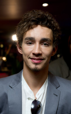 Robert Sheehan pic #415897