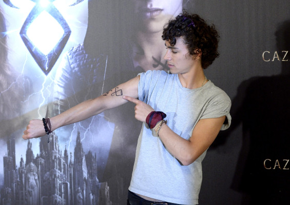 Robert Sheehan pic #660225