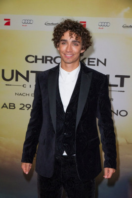 Robert Sheehan pic #660230