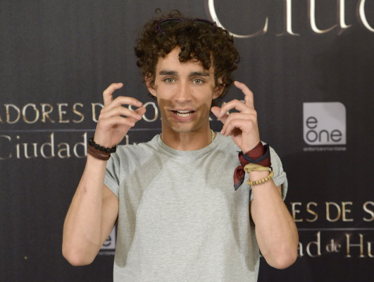 Robert Sheehan pic #660231