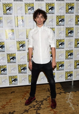 Robert Sheehan pic #664312