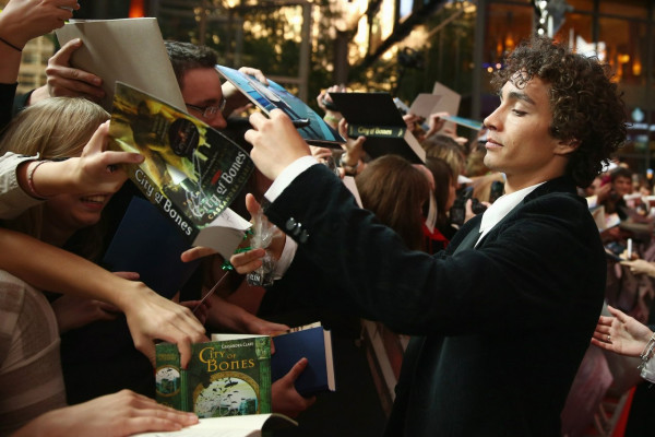 Robert Sheehan pic #660226